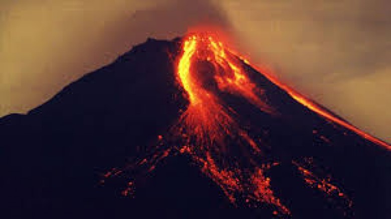 Merapi Yanardağı’nda patlama