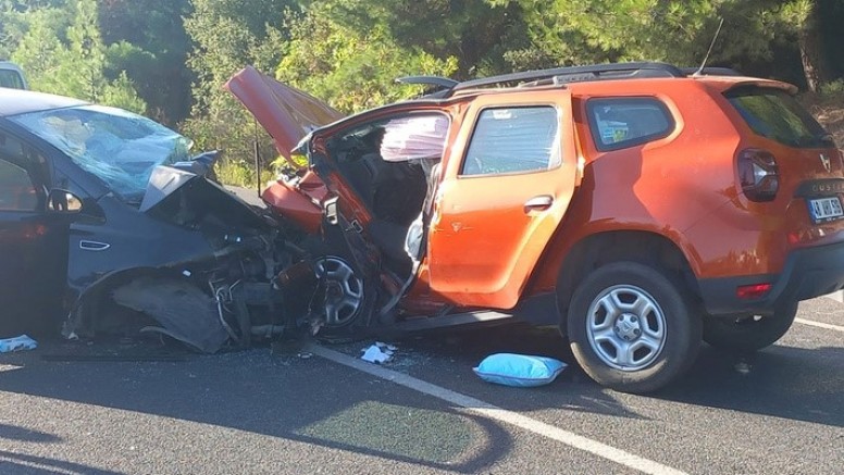 Muğla'da acı kaza! Karşı şerite geçip kamyonetle çarpıştı: 2 ölü, 2 yaralı