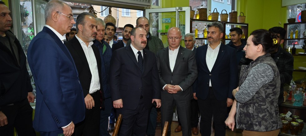 Sel bölgelerinde yaralar sarılıyor