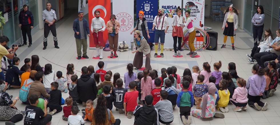 Tiyatro coşkusuna muhteşem final
