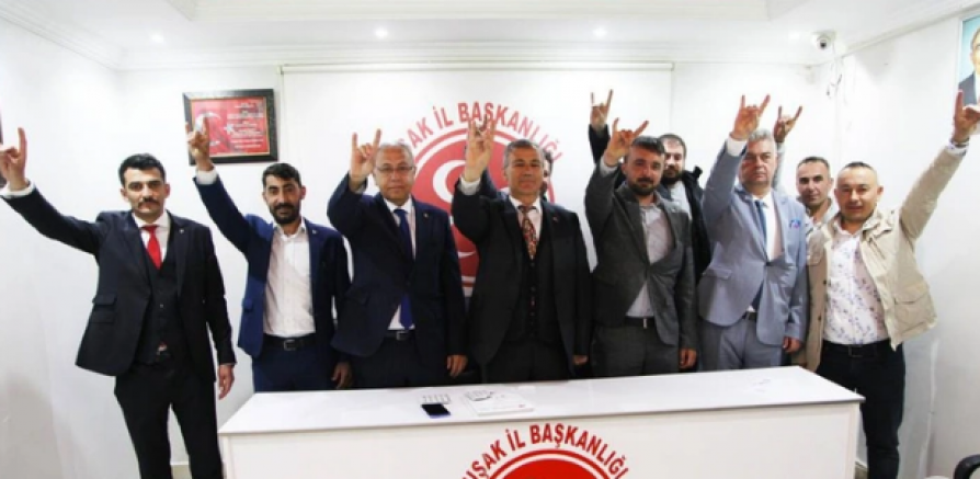 Uşak'ta Zafer Partisinden toplu istifa!Hepsi MHP'ye katıldı